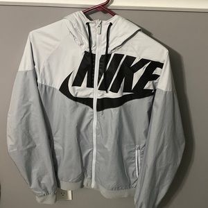 Men’s Nike Windbreaker size Medium, really good condition